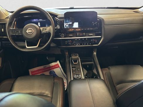 Used 2024 Nissan Pathfinder Platinum AWD/4WD image 11