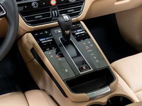 New 2026 Porsche Macan AWD/4WD image 24