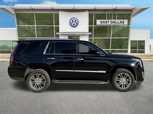Used 2020 Cadillac Escalade 2WD image 2