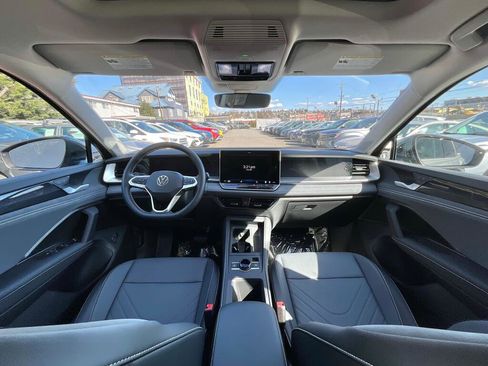 New 2026 Volkswagen Tiguan SE image 15