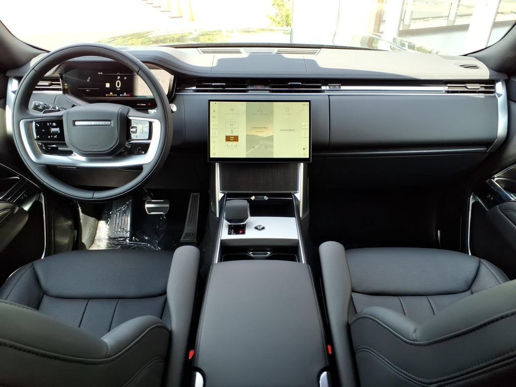 New 2026 Land Rover Range Rover Long Wheelbase SE AWD/4WD image 9