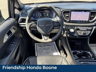 Used 2025 Chrysler Pacifica Limited