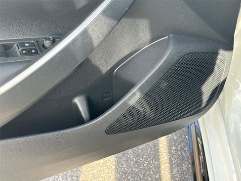 Used 2021 Toyota Corolla SE image 18