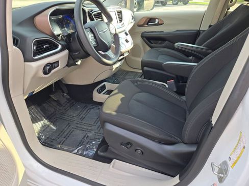 Used 2024 Chrysler Voyager LX FWD image 20