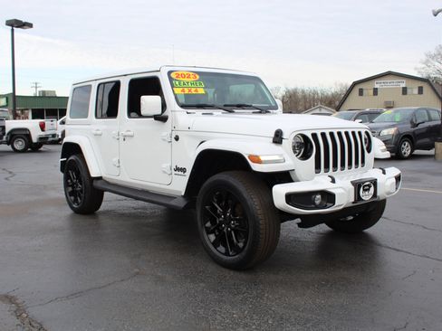 Used 2023 Jeep Wrangler Unlimited Sahara image 3