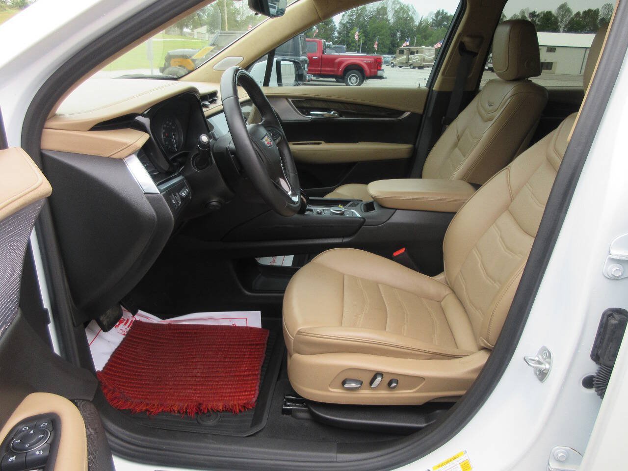 Used 2025 Cadillac XT6 Premium Luxury w/ Platinum Package FWD image 12