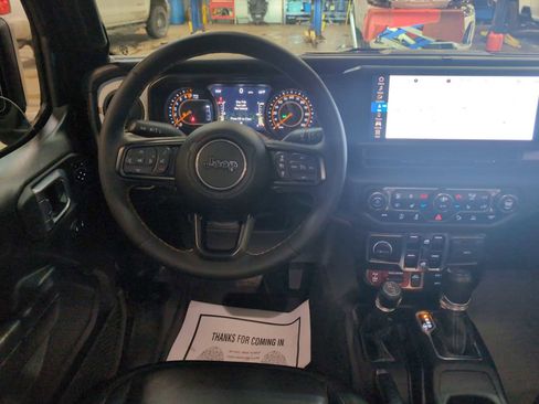 Used 2024 Jeep Gladiator Sport image 10