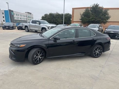 Used 2024 Toyota Camry SE image 7