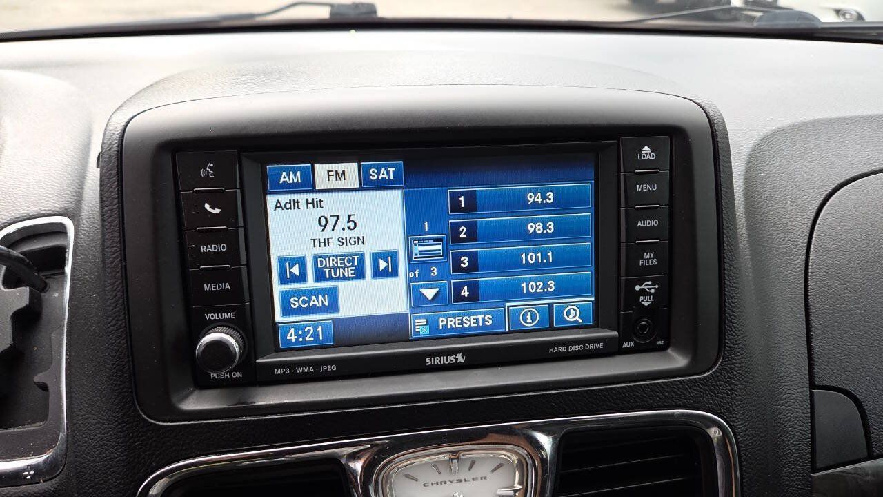 Used 2011 Chrysler Town & Country Touring FWD image 55