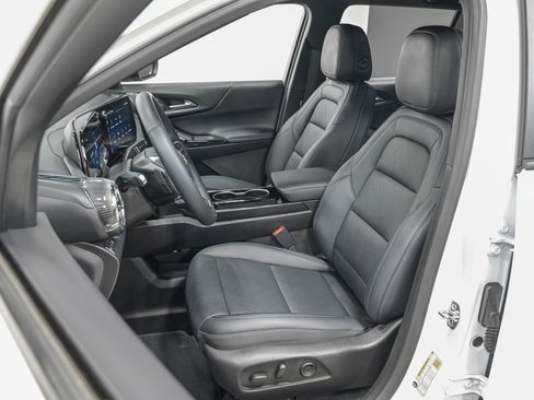 Used 2025 Chevrolet Equinox LT w/ Convenience Package II FWD image 16