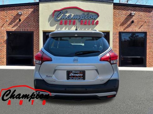 Used 2020 Nissan Kicks SR image 8