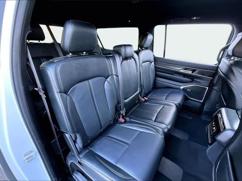 Used 2024 Jeep Wagoneer L Series II w/ Flexible Seating Group image 17