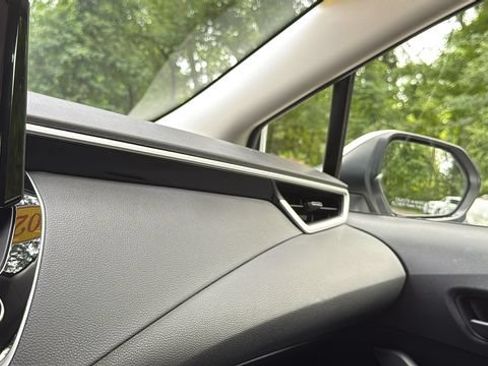 Used 2024 Toyota Corolla LE w/ LE Convenience Package FWD image 18