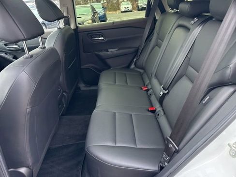 Used 2023 Nissan Rogue SV w/ SV Premium B Package image 12