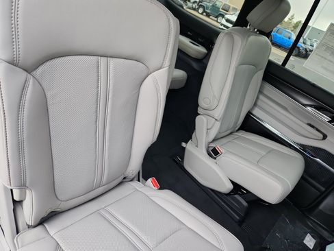 New 2026 Jeep Grand Wagoneer Summit image 18