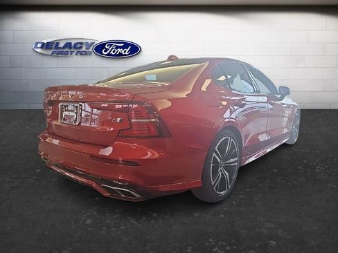 Used 2019 Volvo S60 T6 R-Design image 5