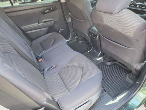 Used 2023 Toyota Highlander L FWD image 11