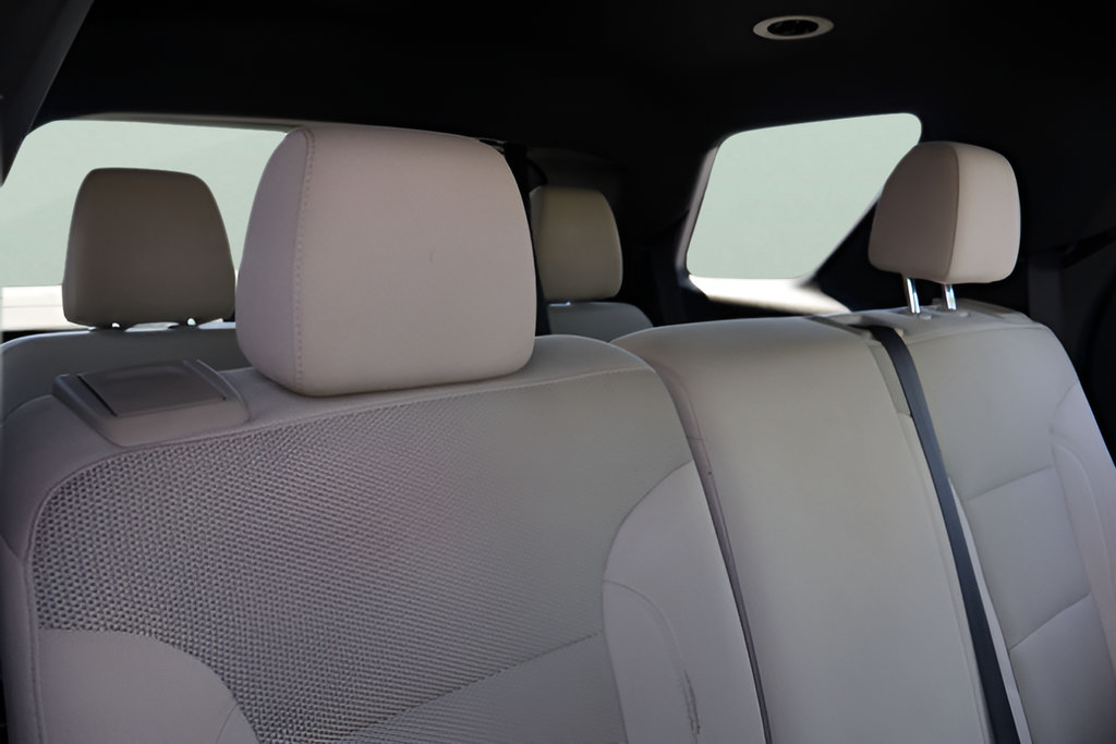 Used 2023 Chevrolet Traverse LS AWD/4WD image 16