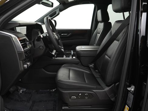 Used 2025 GMC Yukon XL Denali image 19