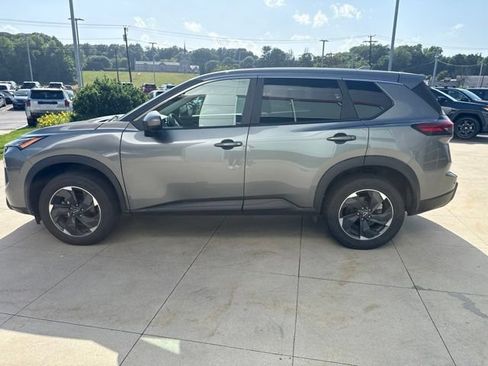 Used 2024 Nissan Rogue SV AWD/4WD image 4