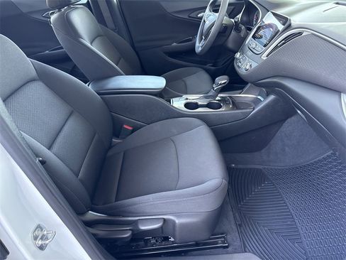 Used 2021 Chevrolet Malibu LS image 34