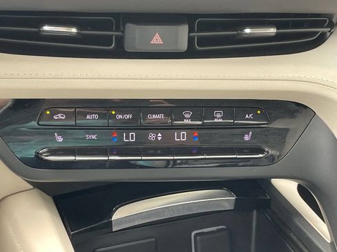 Used 2023 Buick Envision Preferred AWD/4WD image 23