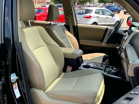 Used 2018 Toyota 4Runner SR5 Premium AWD/4WD image 10