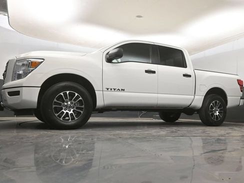 Used 2024 Nissan Titan SV AWD/4WD image 12