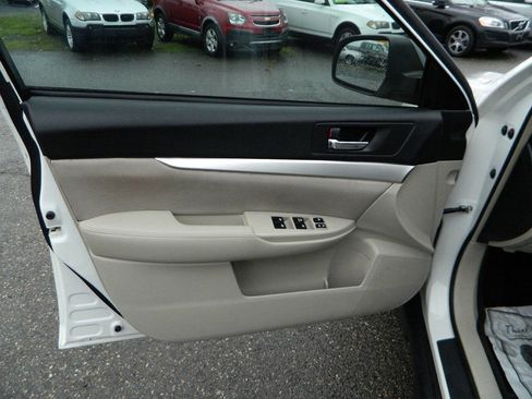 Used 2013 Subaru Outback 2.5i image 21