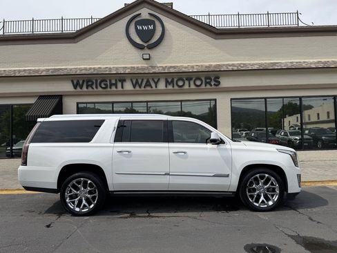 Used 2018 Cadillac Escalade ESV Premium Luxury AWD/4WD image 2