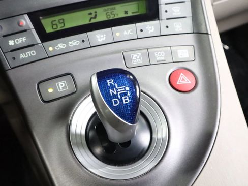 Used 2015 Toyota Prius Two image 18