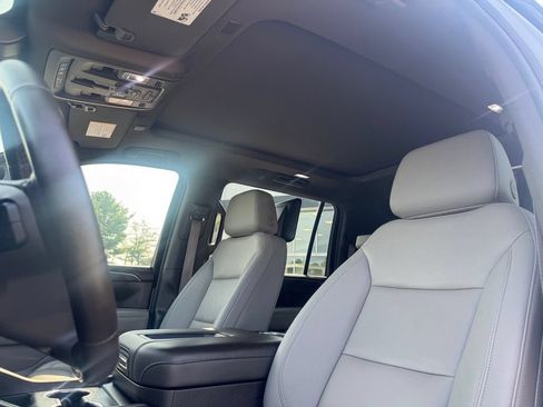 Used 2024 Chevrolet Suburban Z71 w/ Luxury Package AWD/4WD image 17