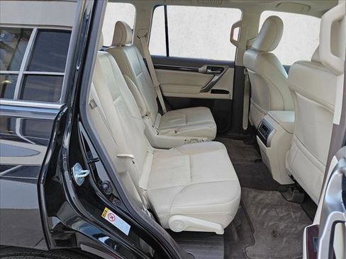 Used 2017 Lexus GX 460 Premium image 23