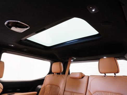 Used 2023 Jeep Grand Wagoneer Series III image 24