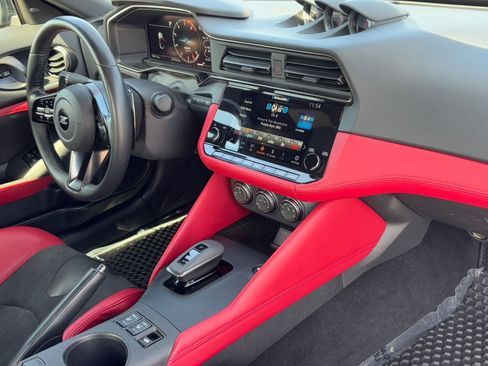 Certified 2024 Nissan Z Performance w/ Floor Mat Package image 11