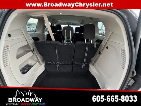 Used 2023 Chrysler Voyager LX image 13