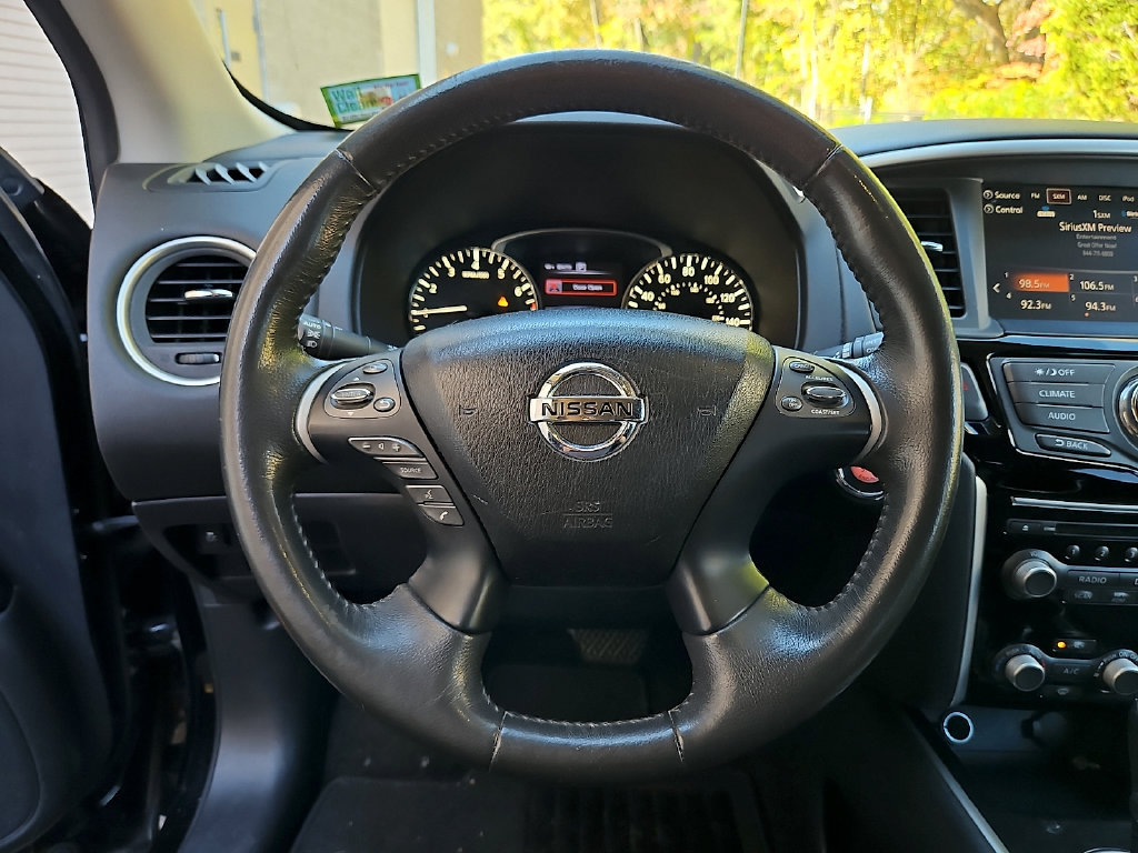 Used 2017 Nissan Pathfinder SV AWD/4WD image 19