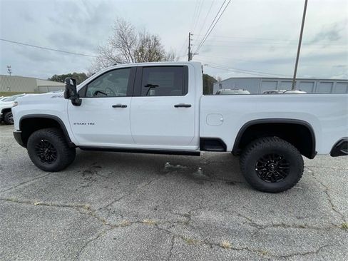 New 2026 Chevrolet Silverado 2500 ZR2 image 6