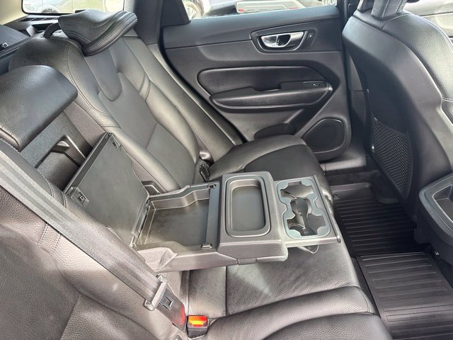 Used 2020 Volvo XC60 T5 Momentum w/ Protection Package Premier AWD/4WD image 17