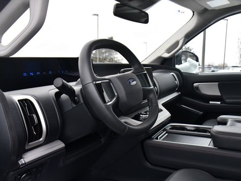 Used 2025 Ford Expedition Active image 11