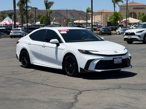 Used 2026 Toyota Camry SE w/ Convenience Package FWD image 3