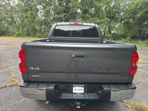 Used 2018 Toyota Tundra SR5 w/ SR5 Upgrade Package AWD/4WD image 6