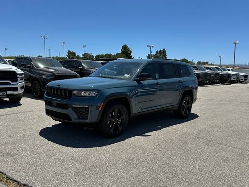 New 2026 Jeep Grand Cherokee L Limited w/ Limited Altitude Package AWD/4WD image 2