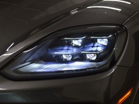 Certified 2025 Porsche Cayenne Coupe image 11