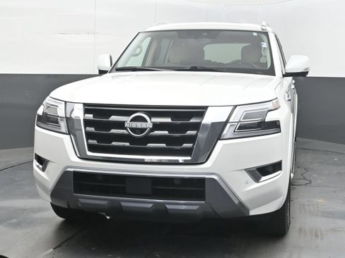 Used 2024 Nissan Armada SL w/ Captain's Chairs Package RWD image 3