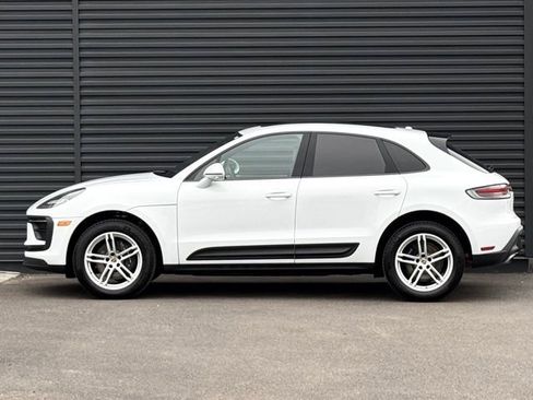 Certified 2025 Porsche Macan AWD/4WD image 2