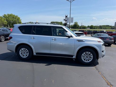 Used 2023 Nissan Armada SV AWD/4WD image 2