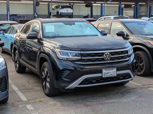 Used 2020 Volkswagen Atlas Cross Sport SE image 2