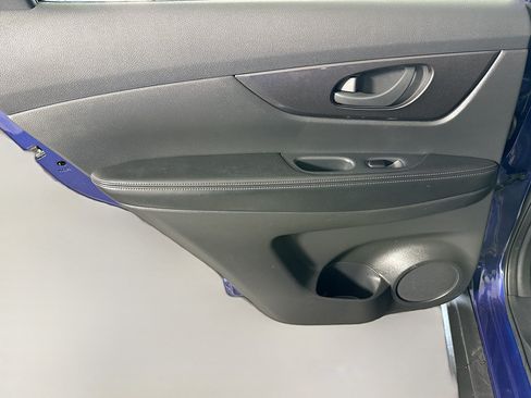 Used 2020 Nissan Rogue S FWD image 25