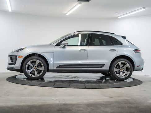 Certified 2023 Porsche Macan AWD/4WD image 2